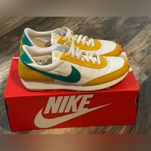 Wmns Nike Daybreak 2022